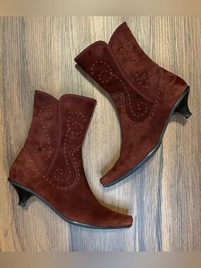 Vintage suede leather kitten heel ankle boots